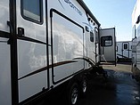 2015 Venture RV SportTrek Photo #5