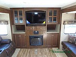 2015 Venture RV SportTrek Photo #11