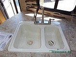 2015 Venture RV SportTrek Photo #20