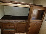 2016 Venture RV SportTrek Photo #44