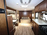 2015 Venture RV SportTrek Photo #9