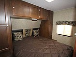2015 Venture RV SportTrek Photo #11