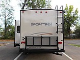 2015 Venture RV SportTrek Photo #6