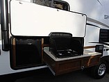 2015 Venture RV SportTrek Photo #9