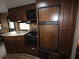 2015 Venture RV SportTrek Photo #28