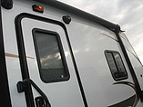 2015 Venture RV SportTrek Photo #7