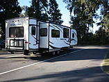 2015 Venture RV SportTrek Photo #6