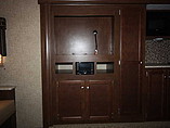 2015 Venture RV SportTrek Photo #17