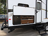 2015 Venture RV SportTrek Photo #28