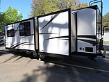 2015 Venture RV SportTrek Photo #5