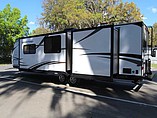 2015 Venture RV SportTrek Photo #5