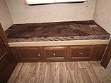 2015 Venture RV SportTrek Photo #27