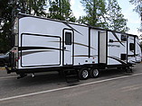 2015 Venture RV SportTrek Photo #8