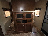 2015 Venture RV SportTrek Photo #28