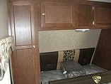 2015 Venture RV SportTrek Photo #9
