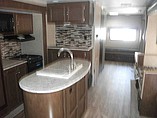 2015 Venture RV SportTrek Photo #10