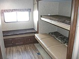 2015 Venture RV SportTrek Photo #17