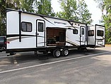 2015 Venture RV SportTrek Photo #8