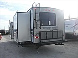2015 Venture RV SportTrek Photo #9