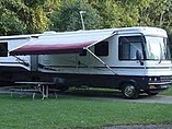 2002 Winnebago Adventurer Photo #2