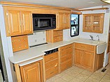 2005 Winnebago Adventurer Photo #9
