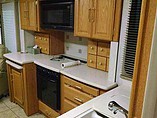 2005 Winnebago Adventurer Photo #9