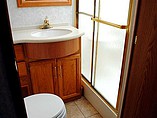 2005 Winnebago Adventurer Photo #13