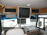 2003 Winnebago Adventurer Photo #9