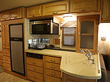 2009 Winnebago Adventurer Photo #10