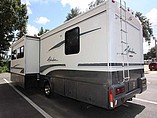 2000 Winnebago Adventurer Photo #9