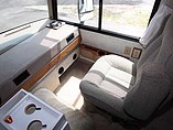 2000 Winnebago Adventurer Photo #13