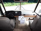 2000 Winnebago Adventurer Photo #14