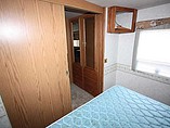 2000 Winnebago Adventurer Photo #26