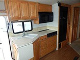 2003 Winnebago Adventurer Photo #8