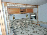 2003 Winnebago Adventurer Photo #20