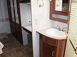 2003 Winnebago Adventurer Photo #26