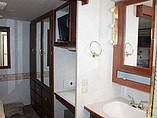 2003 Winnebago Adventurer Photo #27