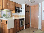 2005 Winnebago Adventurer Photo #12