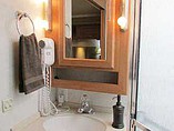 2005 Winnebago Adventurer Photo #21