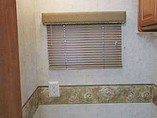 2005 Winnebago Adventurer Photo #23