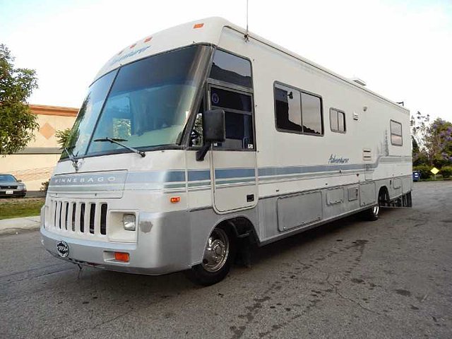 1995 Winnebago Adventurer Photo