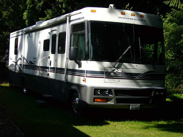 1999 Winnebago Adventurer Photo