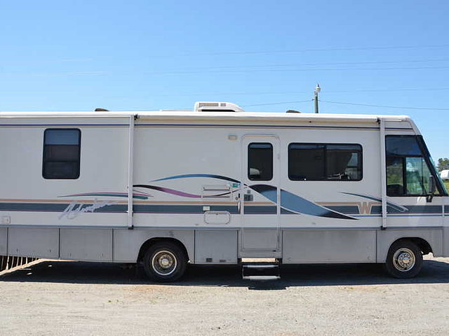 1996 Winnebago Adventurer Photo