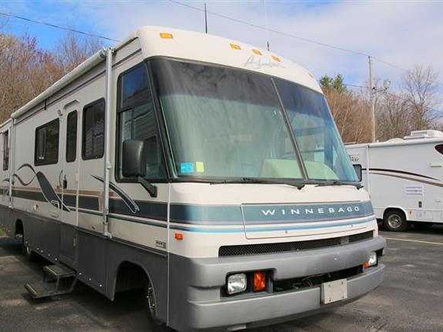 1996 Winnebago Adventurer Photo