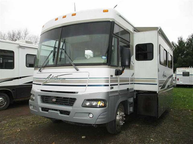 2004 Winnebago Adventurer Photo