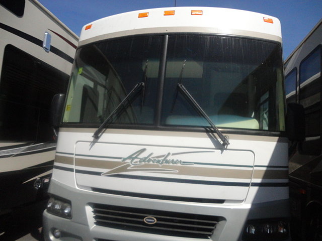 2004 Winnebago Adventurer Photo