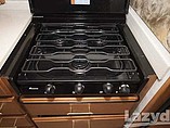 2005 Winnebago Adventurer Photo #16
