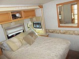 2005 Winnebago Adventurer Photo #4