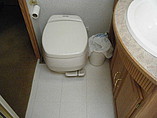 2001 Winnebago Adventurer Photo #7