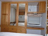 2002 Winnebago Adventurer Photo #9